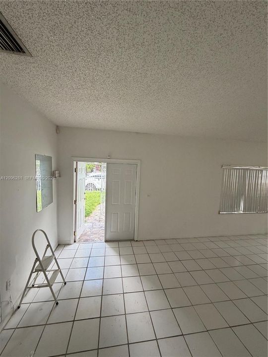 En Venta: $399,000 (3 camas, 2 baños, 1406 Pies cuadrados)