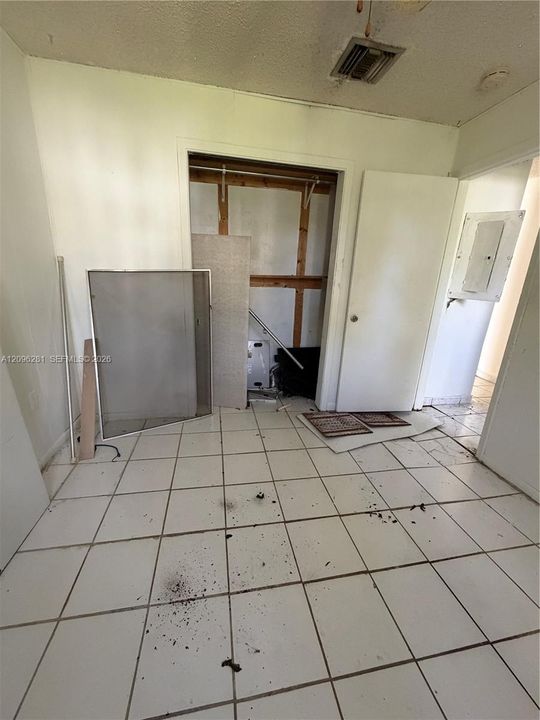 En Venta: $399,000 (3 camas, 2 baños, 1406 Pies cuadrados)