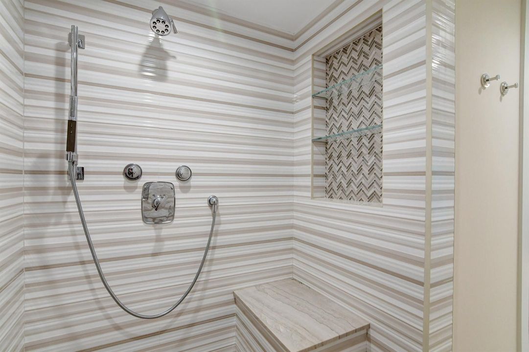 Master Shower w/ Dual Heads