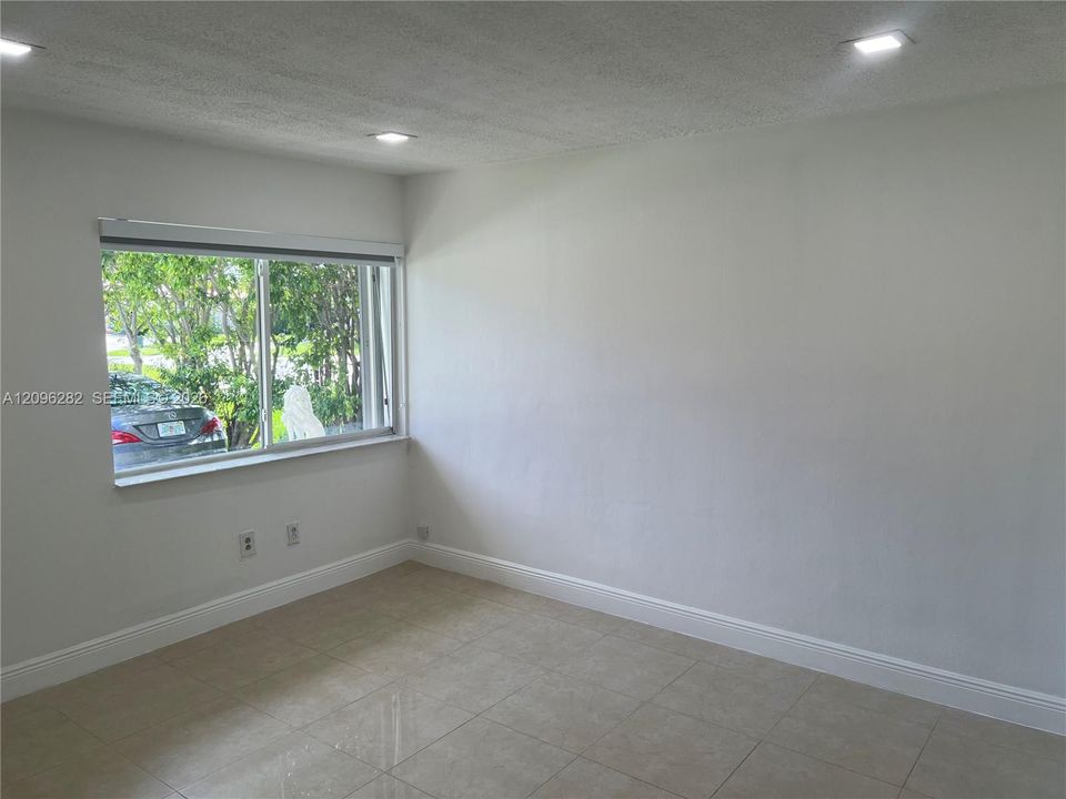 For Rent: $6,500 (4 beds, 2 baths, 1244 Square Feet)
