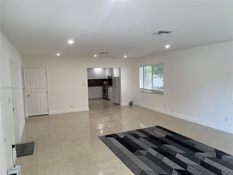 For Rent: $6,500 (4 beds, 2 baths, 1244 Square Feet)