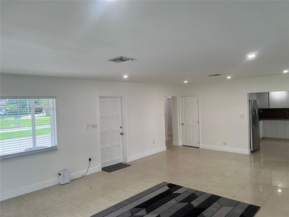 For Rent: $6,500 (4 beds, 2 baths, 1244 Square Feet)
