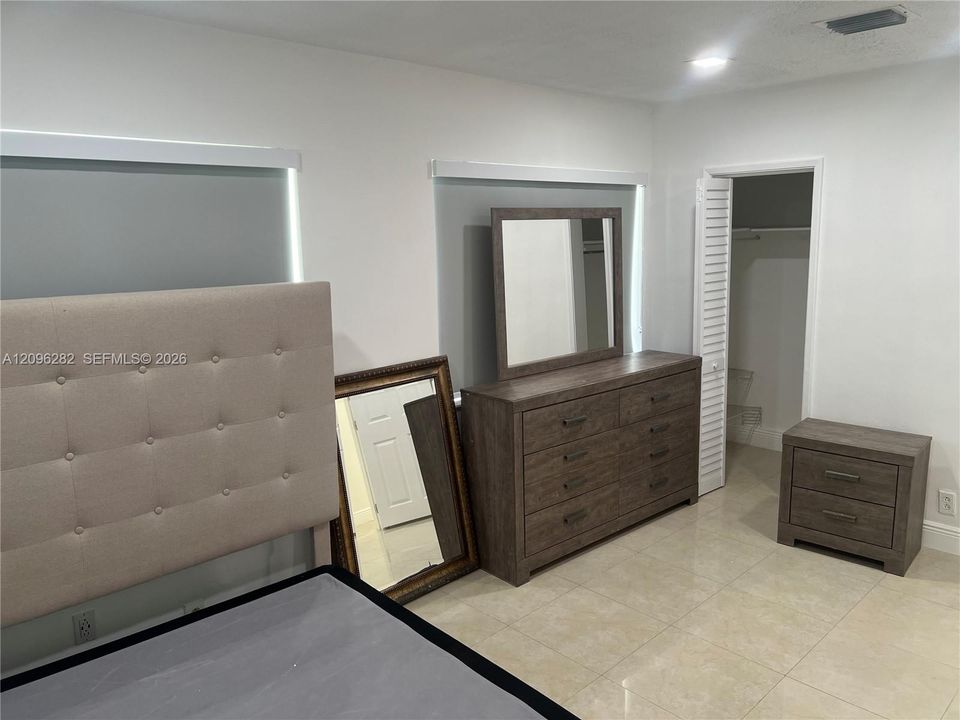 For Rent: $6,500 (4 beds, 2 baths, 1244 Square Feet)
