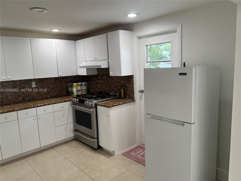 For Rent: $6,500 (4 beds, 2 baths, 1244 Square Feet)