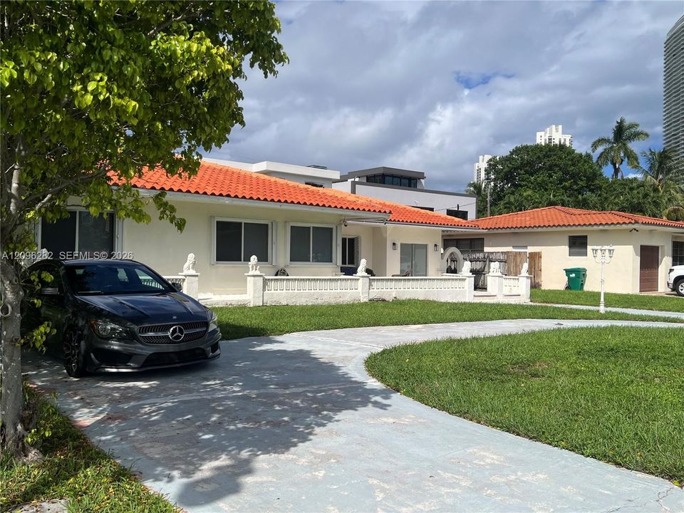 For Rent: $6,500 (4 beds, 2 baths, 1244 Square Feet)