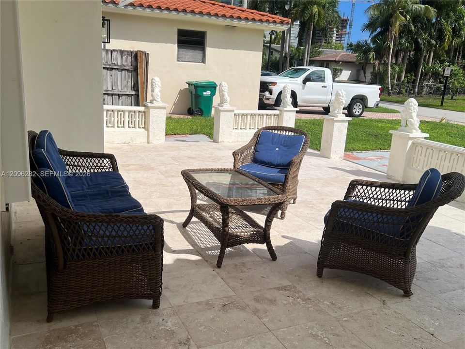 For Rent: $6,500 (4 beds, 2 baths, 1244 Square Feet)