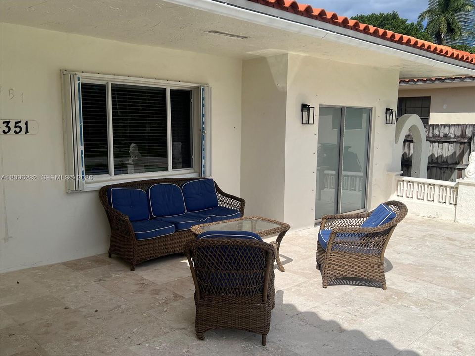 For Rent: $6,500 (4 beds, 2 baths, 1244 Square Feet)
