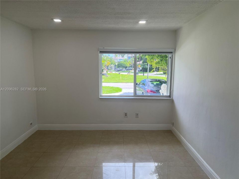 For Rent: $6,500 (4 beds, 2 baths, 1244 Square Feet)