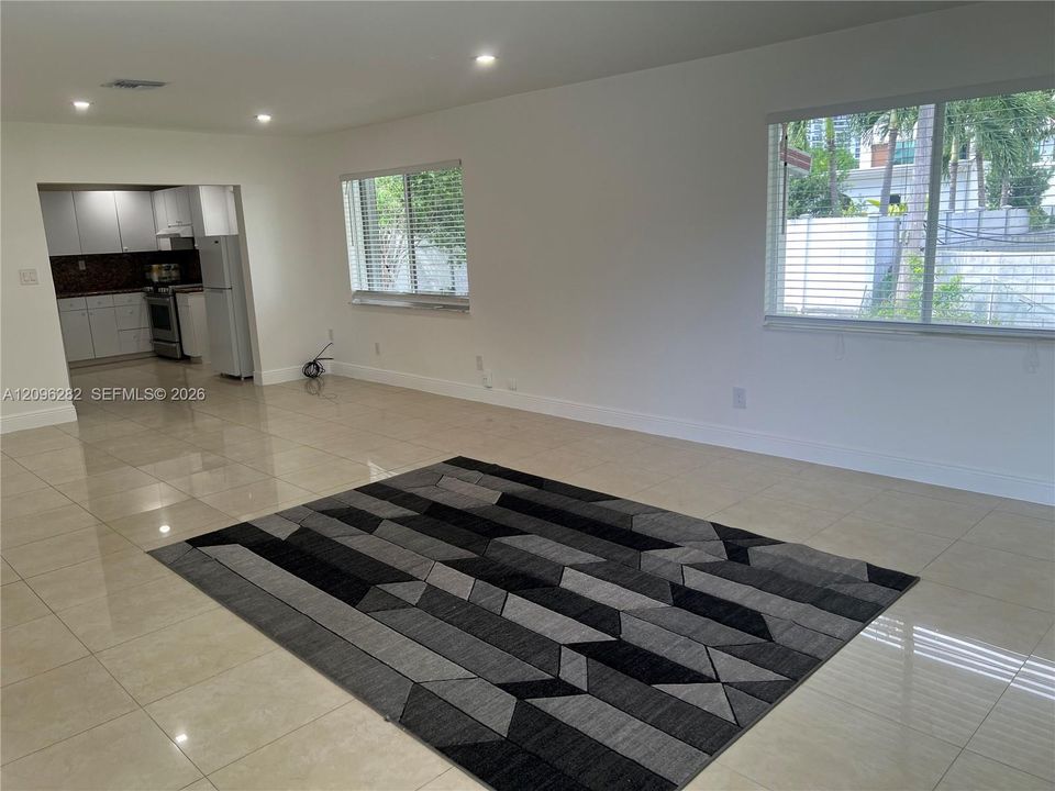 For Rent: $6,500 (4 beds, 2 baths, 1244 Square Feet)