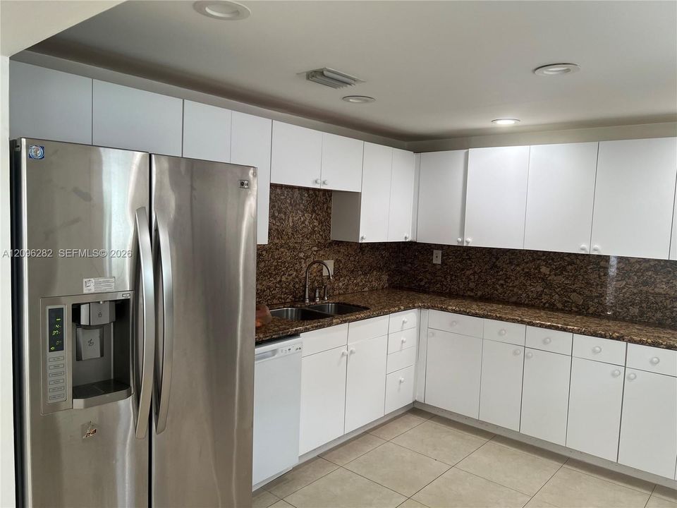 For Rent: $6,500 (4 beds, 2 baths, 1244 Square Feet)