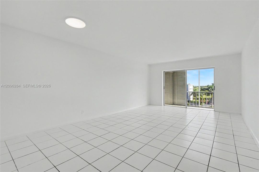 For Sale: $189,000 (2 beds, 2 baths, 992 Square Feet)