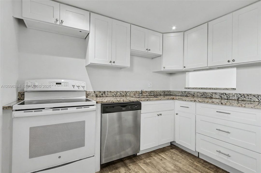 For Sale: $189,000 (2 beds, 2 baths, 992 Square Feet)