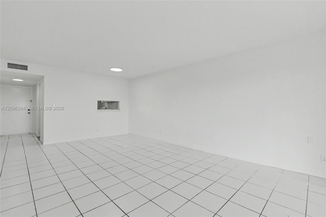 For Sale: $189,000 (2 beds, 2 baths, 992 Square Feet)