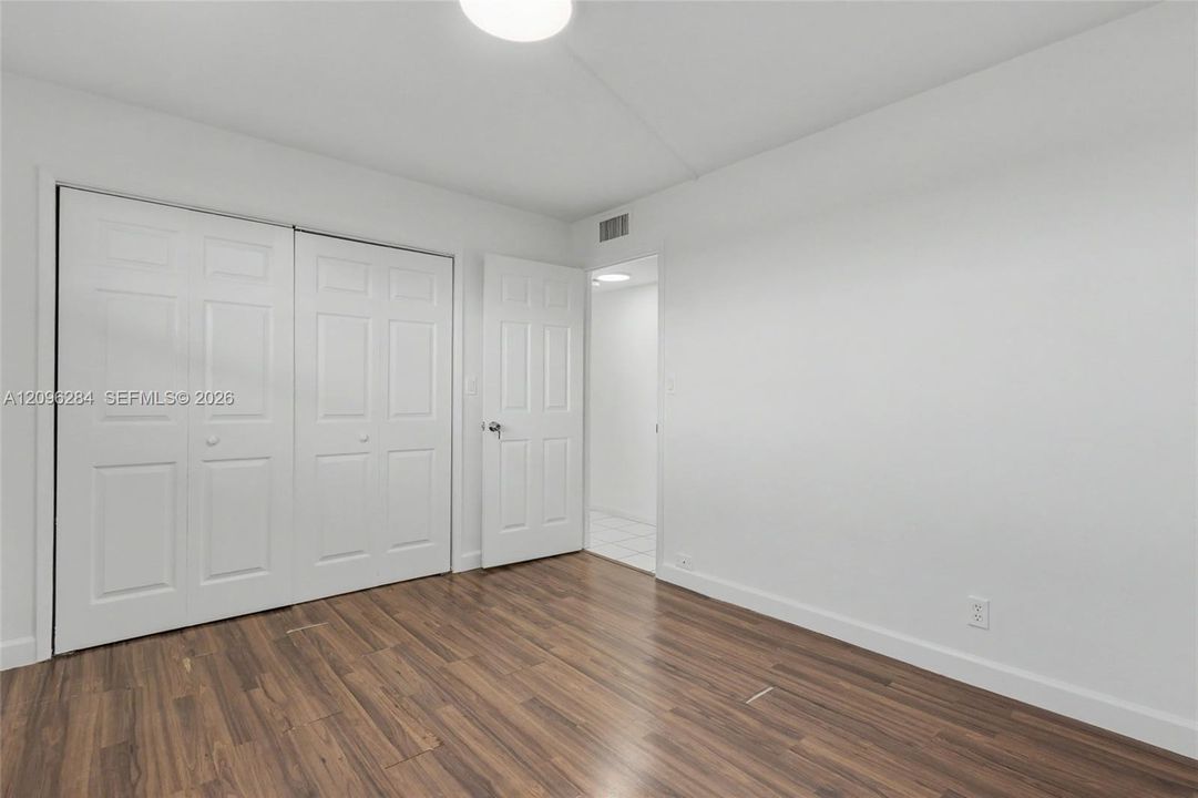 For Sale: $189,000 (2 beds, 2 baths, 992 Square Feet)