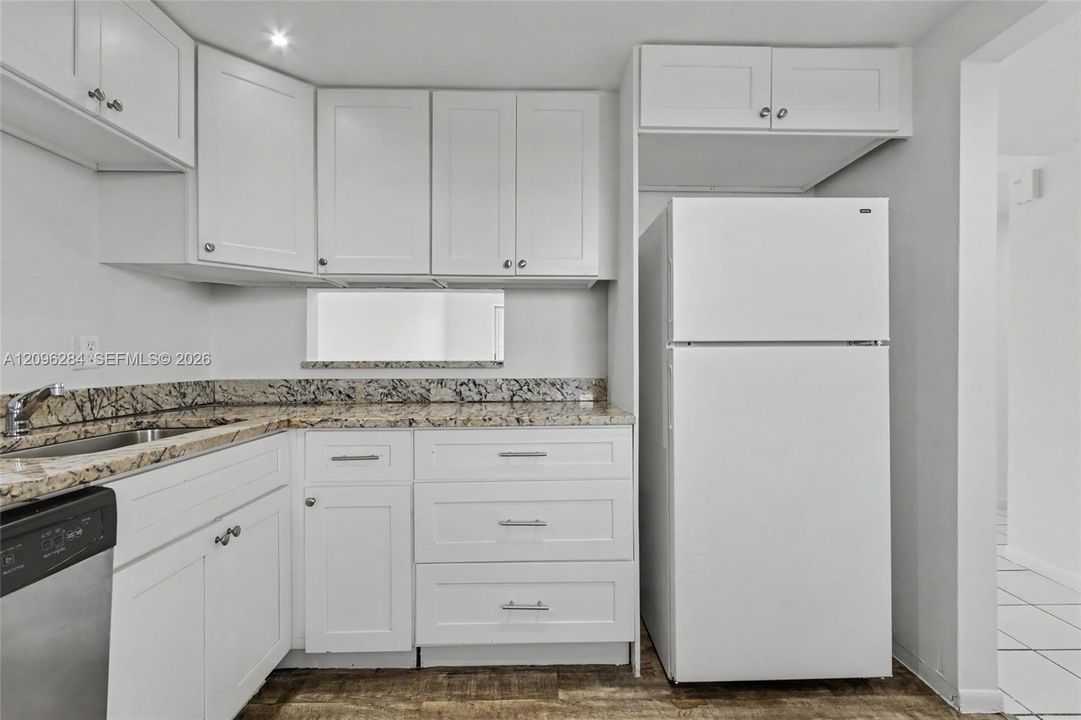 For Sale: $189,000 (2 beds, 2 baths, 992 Square Feet)
