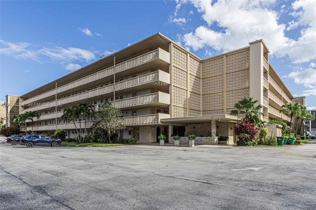 For Sale: $189,000 (2 beds, 2 baths, 992 Square Feet)
