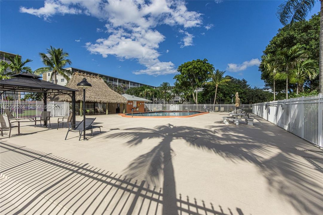 For Sale: $189,000 (2 beds, 2 baths, 992 Square Feet)