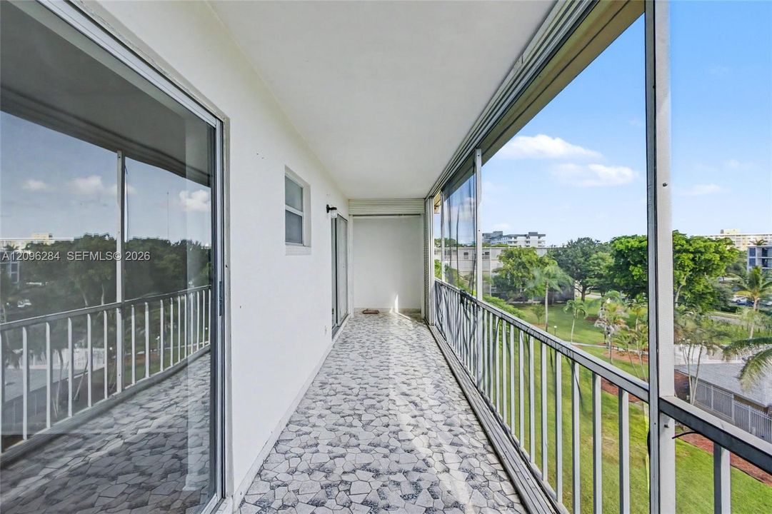 For Sale: $189,000 (2 beds, 2 baths, 992 Square Feet)