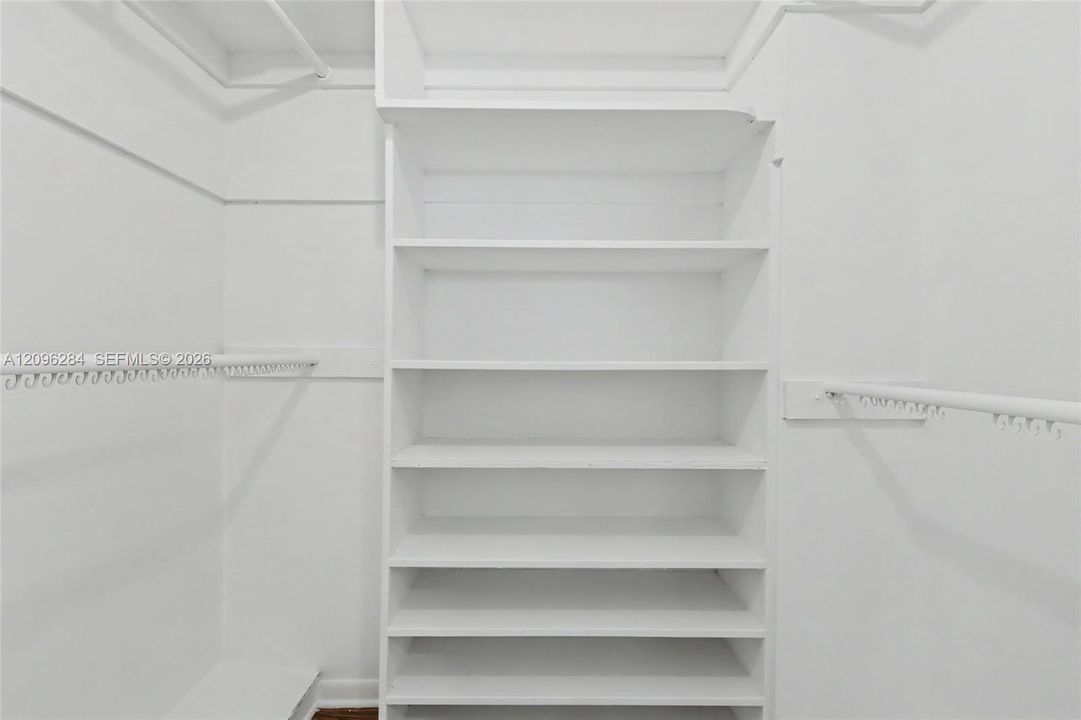 For Sale: $189,000 (2 beds, 2 baths, 992 Square Feet)