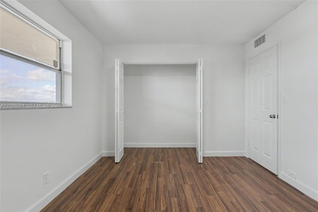 For Sale: $189,000 (2 beds, 2 baths, 992 Square Feet)