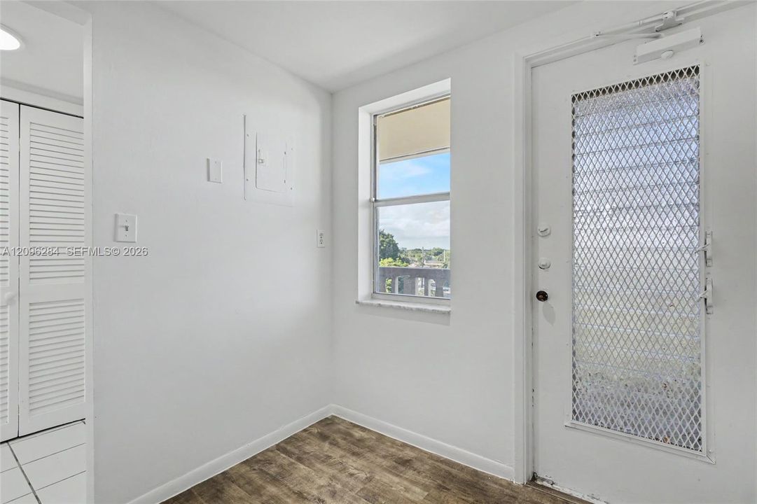 For Sale: $189,000 (2 beds, 2 baths, 992 Square Feet)