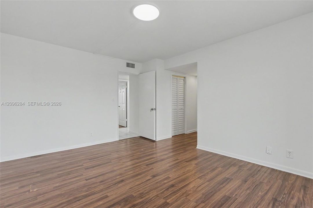 For Sale: $189,000 (2 beds, 2 baths, 992 Square Feet)