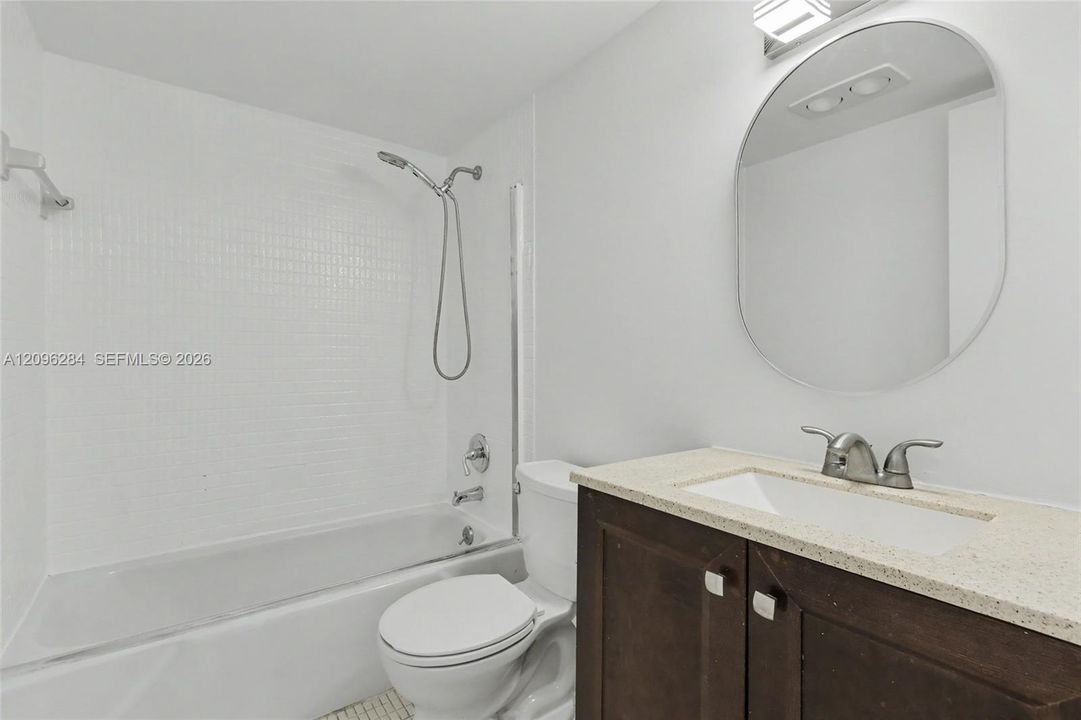 For Sale: $189,000 (2 beds, 2 baths, 992 Square Feet)