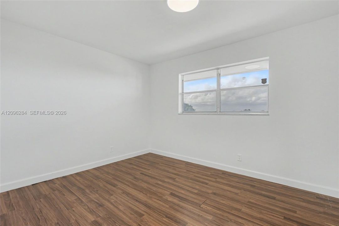 For Sale: $189,000 (2 beds, 2 baths, 992 Square Feet)