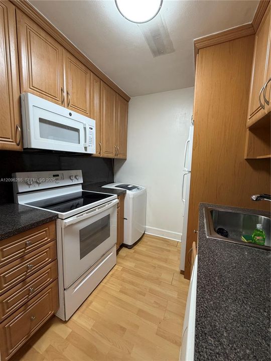 В аренду: $2,200 (2 спален, 2 ванн, 935 Квадратных фут)