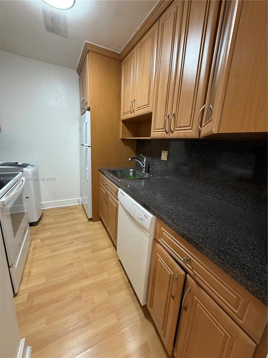 В аренду: $2,200 (2 спален, 2 ванн, 935 Квадратных фут)