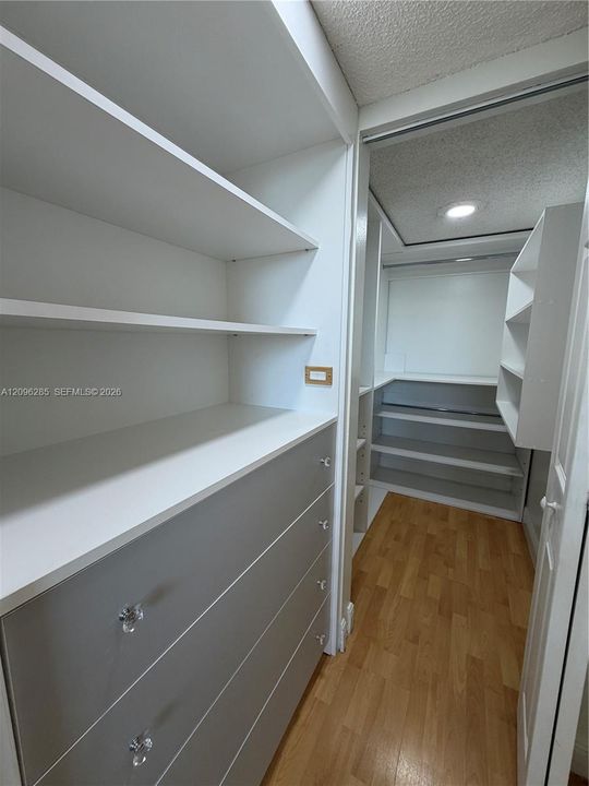 В аренду: $2,200 (2 спален, 2 ванн, 935 Квадратных фут)