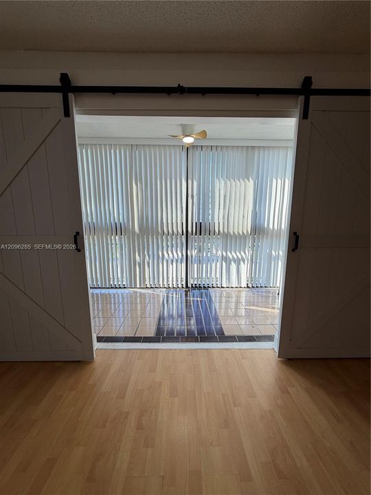 В аренду: $2,200 (2 спален, 2 ванн, 935 Квадратных фут)