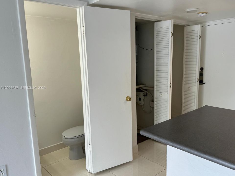 For Rent: $2,100 (1 beds, 1 baths, 735 Square Feet)
