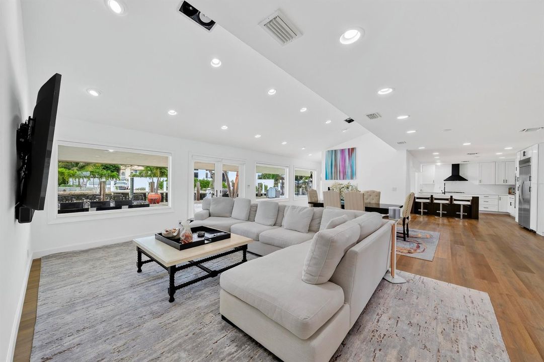 329 Isle of Capri Drive. Fort Lauderdale