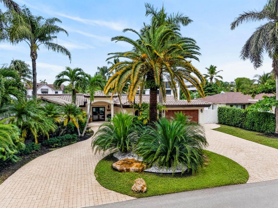329 Isle of Capri Drive. Fort Lauderdale