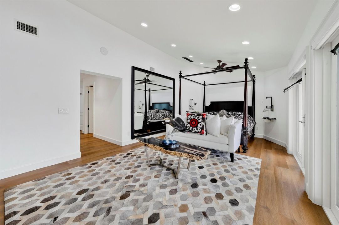 329 Isle of Capri Drive. Fort Lauderdale