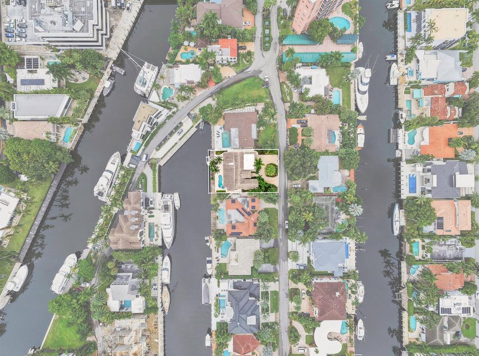 329 Isle of Capri Drive. Fort Lauderdale