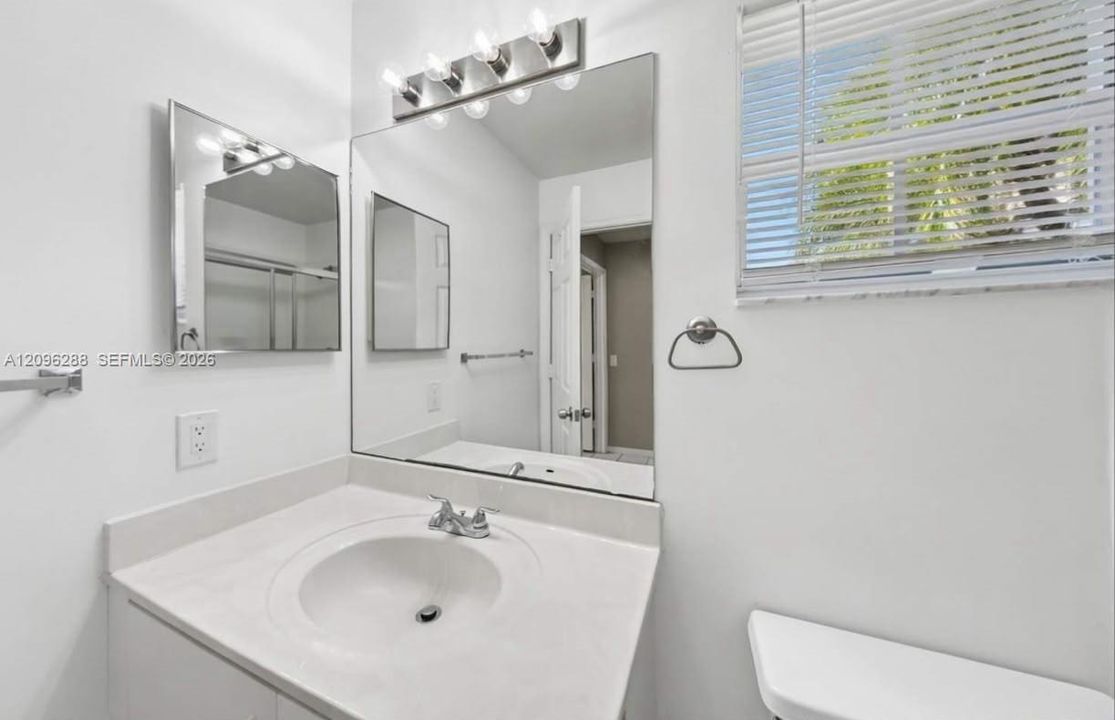 В аренду: $1,945 (3 спален, 2 ванн, 0 Квадратных фут)