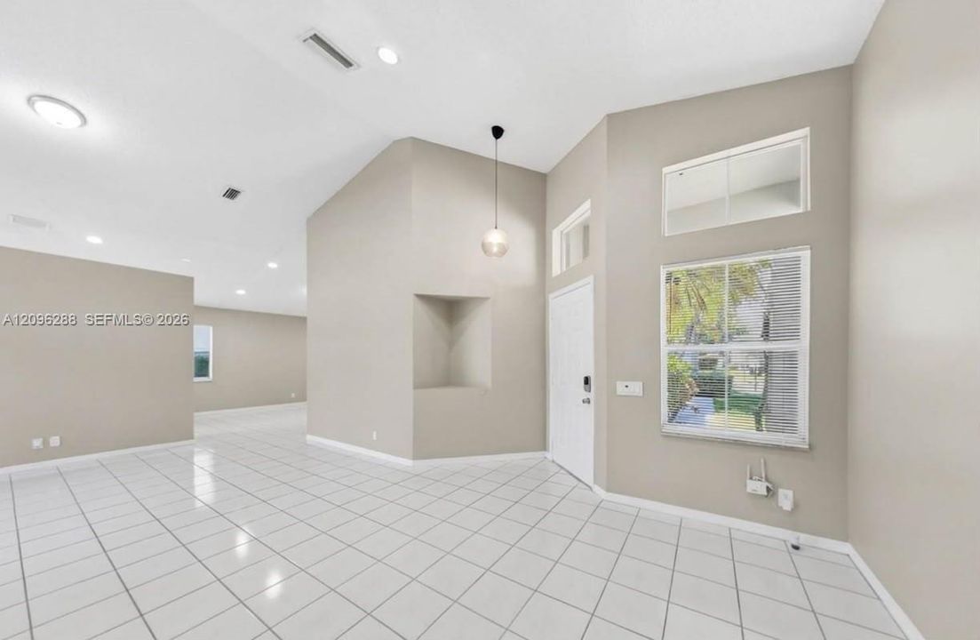 В аренду: $1,945 (3 спален, 2 ванн, 0 Квадратных фут)
