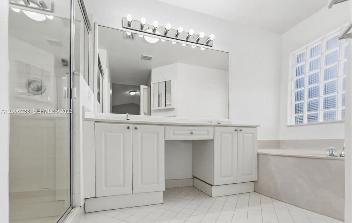 В аренду: $1,945 (3 спален, 2 ванн, 0 Квадратных фут)