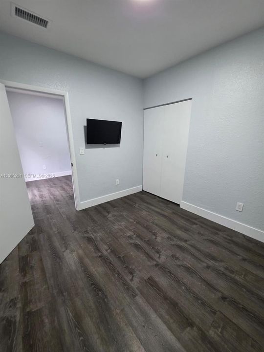 For Rent: $1,800 (2 beds, 1 baths, 2332 Square Feet)