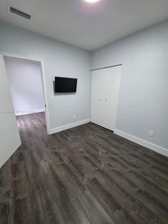 For Rent: $1,800 (2 beds, 1 baths, 2332 Square Feet)
