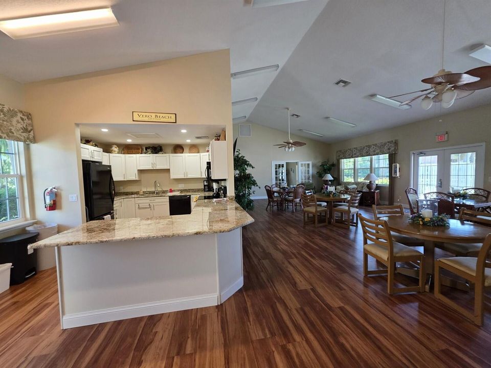 Island Clubhouse Kitchen & Gathering Rm