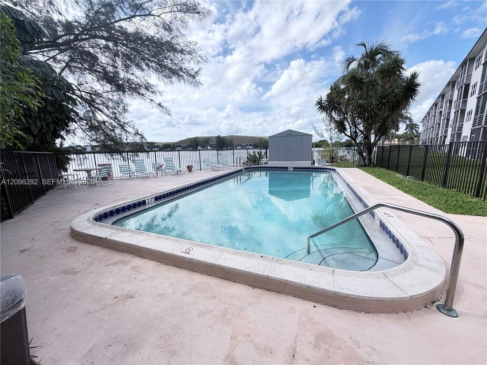 For Sale: $170,000 (2 beds, 2 baths, 1050 Square Feet)