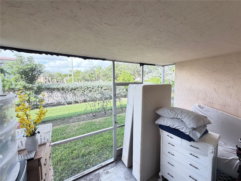 For Sale: $170,000 (2 beds, 2 baths, 1050 Square Feet)