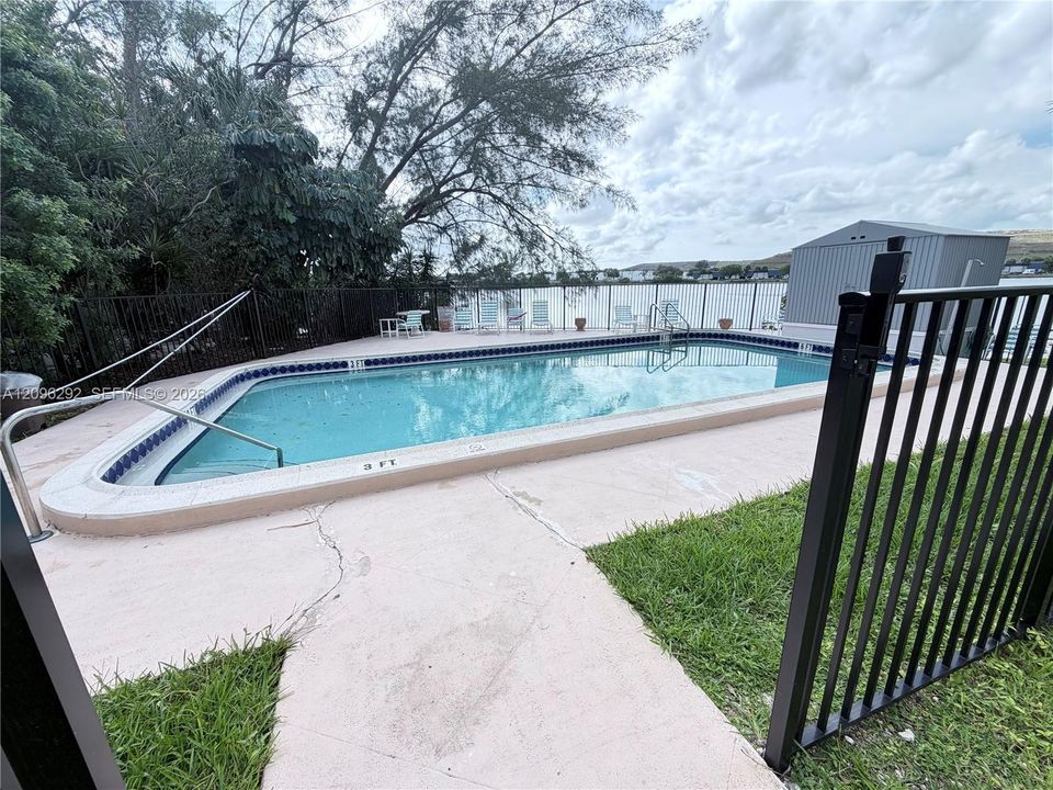 For Sale: $170,000 (2 beds, 2 baths, 1050 Square Feet)
