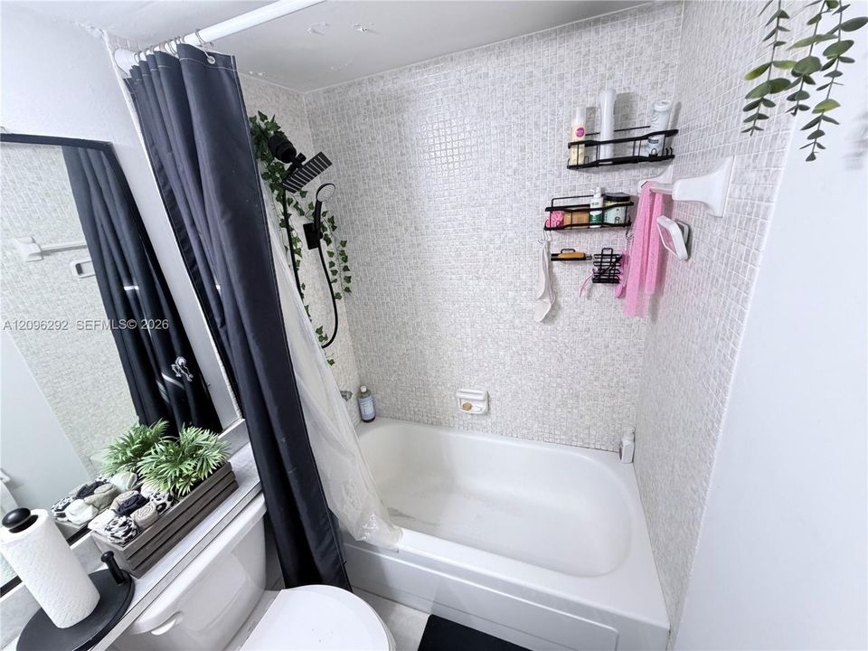For Sale: $170,000 (2 beds, 2 baths, 1050 Square Feet)