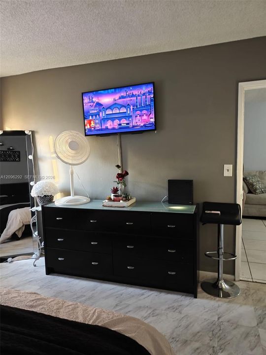 For Sale: $170,000 (2 beds, 2 baths, 1050 Square Feet)