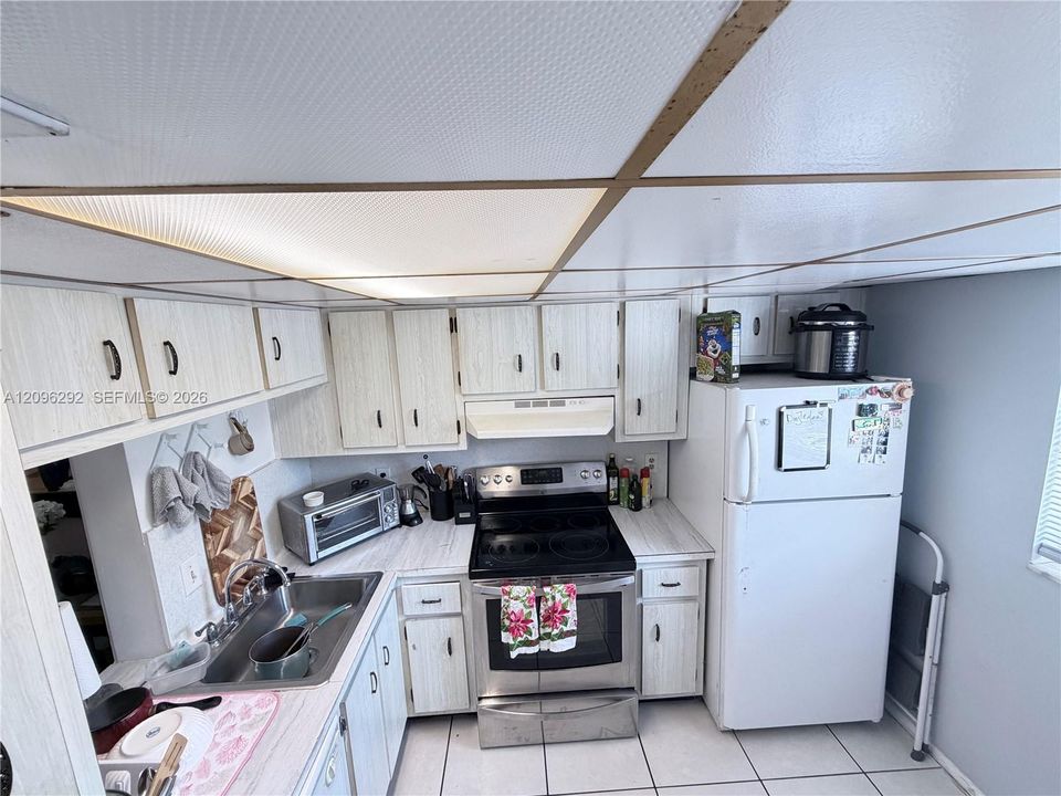 For Sale: $170,000 (2 beds, 2 baths, 1050 Square Feet)