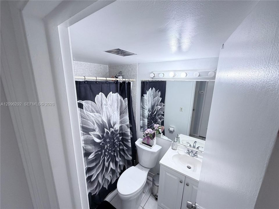For Sale: $170,000 (2 beds, 2 baths, 1050 Square Feet)